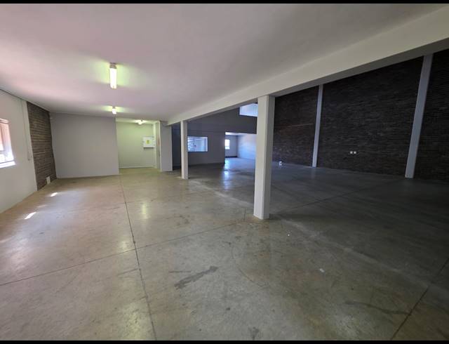 450M² WAREHOUSE TO LET IN STORMILL
